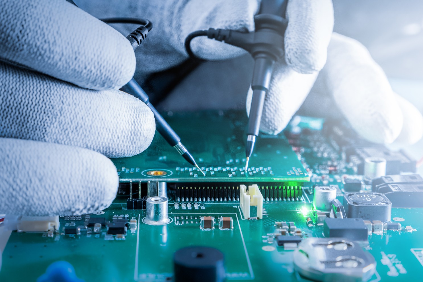 EAS, partner industriale per la tecnologia elettronica